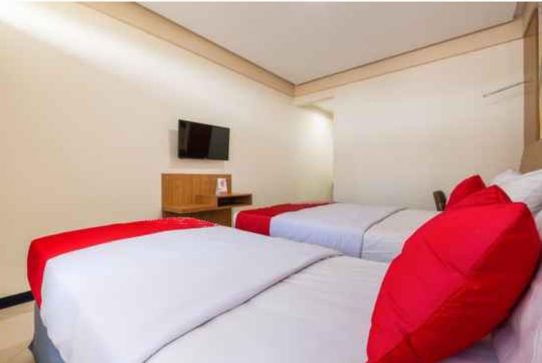 Delaga Biru Convention Hotel Богор Экстерьер фото