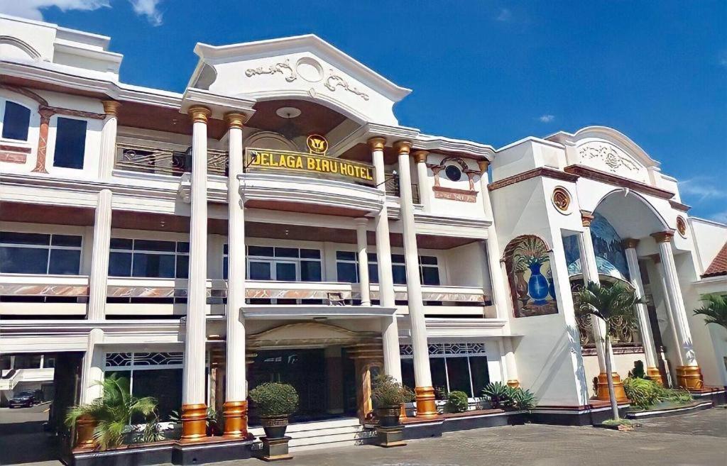 Delaga Biru Convention Hotel Богор Экстерьер фото